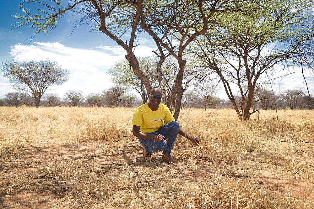 Matti T. Nghikembua shows variety of grass species in an area that has been bush-thinned on the CCF Nature Reserve